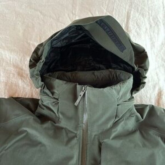 Arc’Teryx Gore-Tex Hooded Jacket - Picture 6 of 11